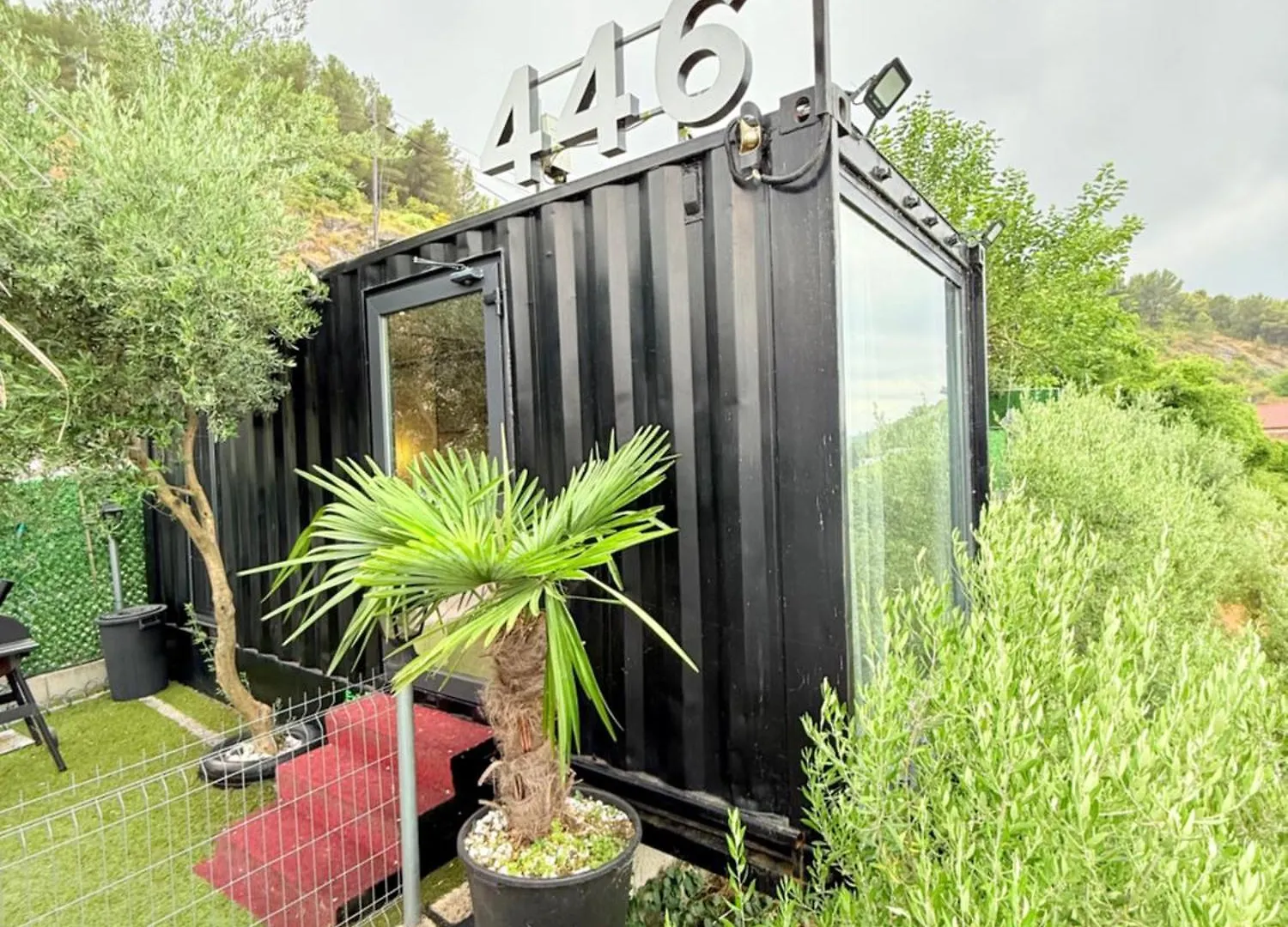 Vila 446 Tiny House Shiroke 0*, Široka